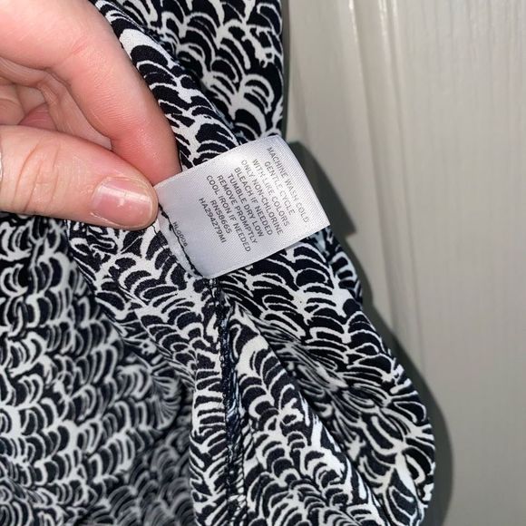 HALOGEN Surplice Sleeveless Top In HOUNDSTOOTH Size XS, MSRP $59 - Picture 7 of 10